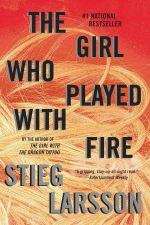 The Girl Who Played with Fire: A Lisbeth Salander Novel: 2